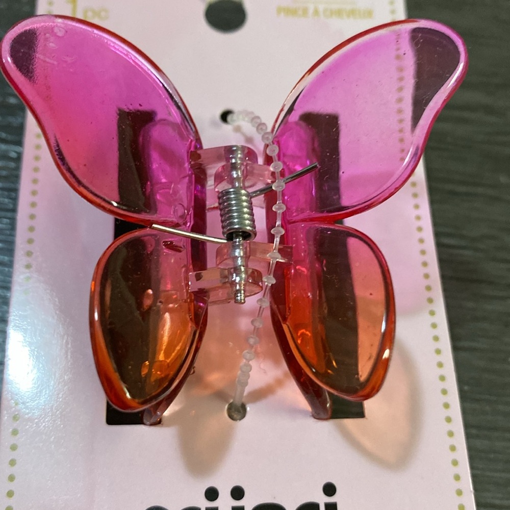 Scunci butterfly claw clip